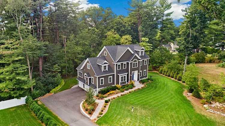 17 Nichols St North Reading, MA 01864