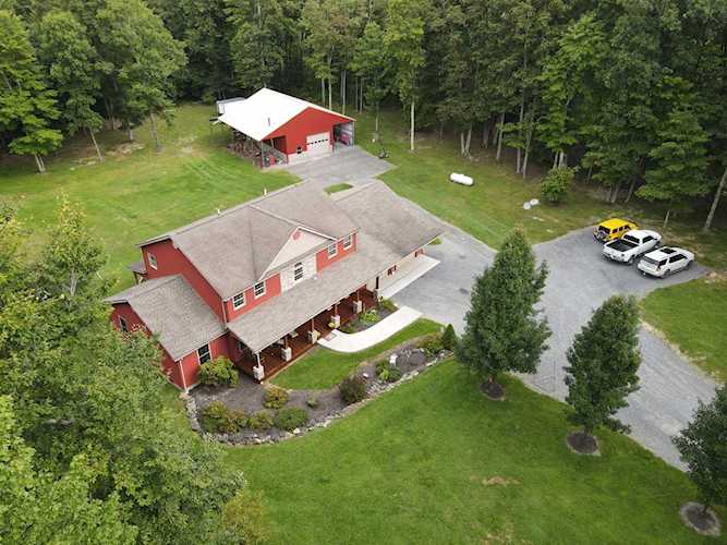 426 Four Wheel Drive Spring Dale, WV 25986