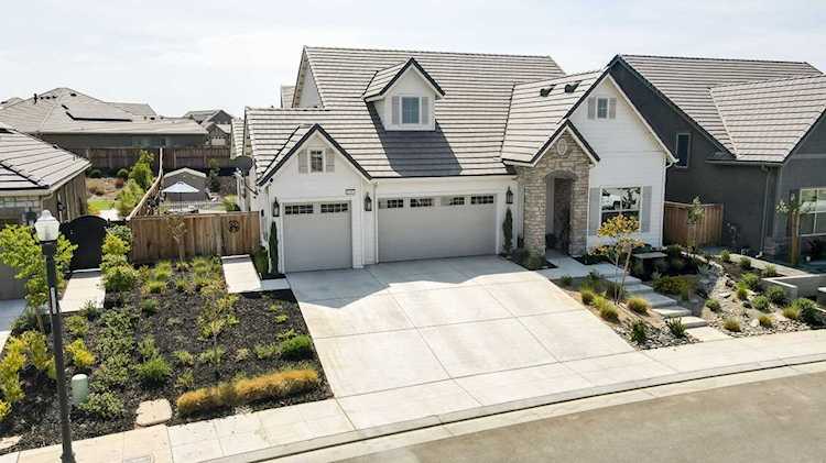 11964 N Julie Avenue Fresno, CA 93730