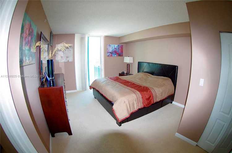 17555 Atlantic Blvd #PH1 Sunny Isles Beach, FL 33160