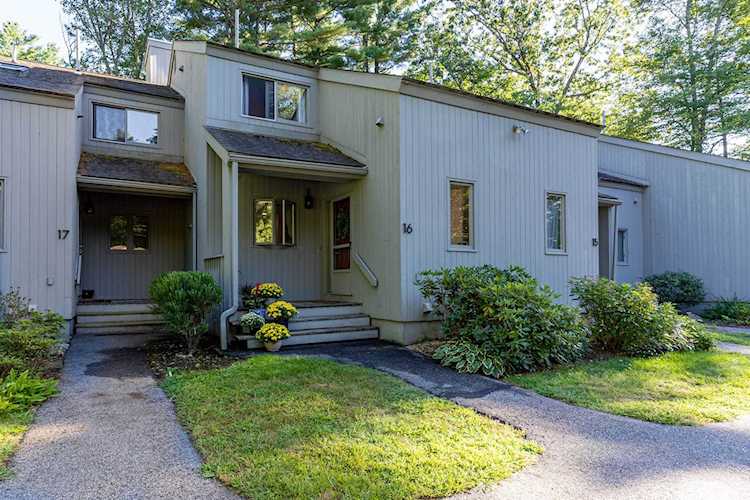 16 Brookside Dr Stratham, NH 03885