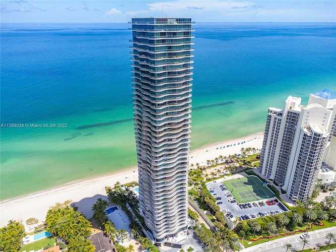 19575 Collins Ave #28 Sunny Isles Beach, FL 33160