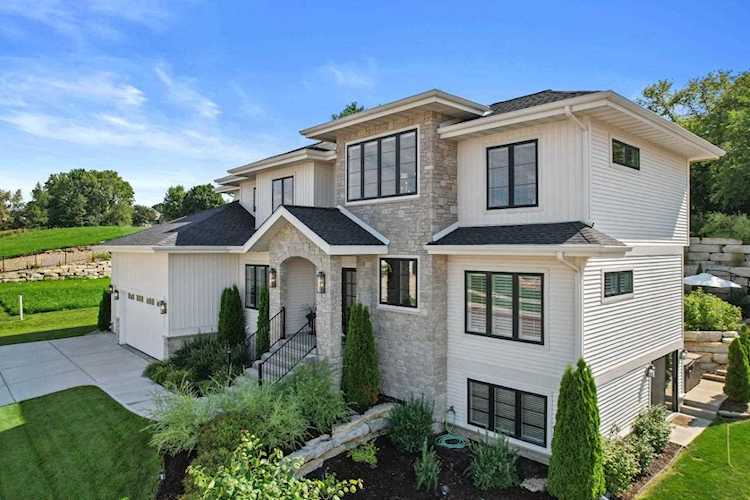 2313 Freshford Dr Waunakee, WI 53597