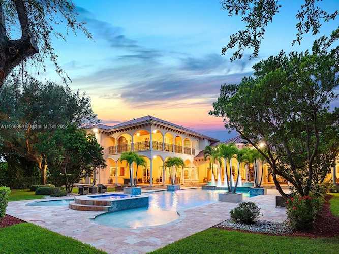 7480 SW 100th St Pinecrest, FL 33156