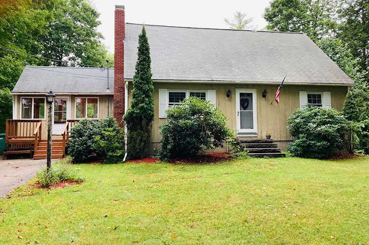102 Sanborn Rd East Kingston, NH 03827
