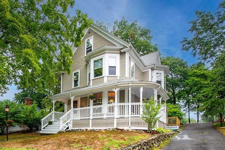 49 Grand St Reading, MA 01867
