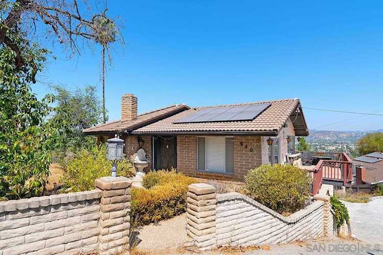 940 Luna Vista Dr Escondido, CA 92025