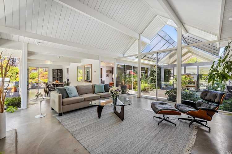 55 Pikes Peak Drive San Rafael, CA 94903
