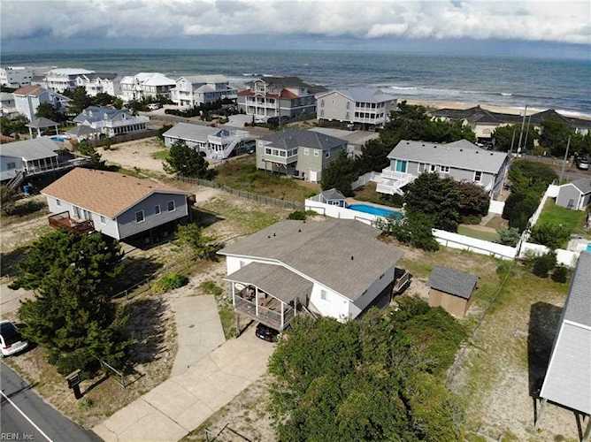 2772 Sandpiper Rd Virginia Beach, VA 23456 | MLS 10455898 Photo 1