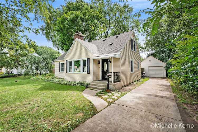 216 Lemyra St SE Wyoming, MI 49548 | MLS 22038695 Photo 1