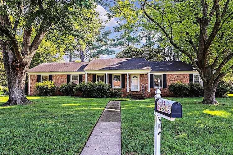 517 Summit Ridge Dr Chesapeake, VA 23322 home for sale, MLS#10456097 - Crescas Real Estate Photo 1