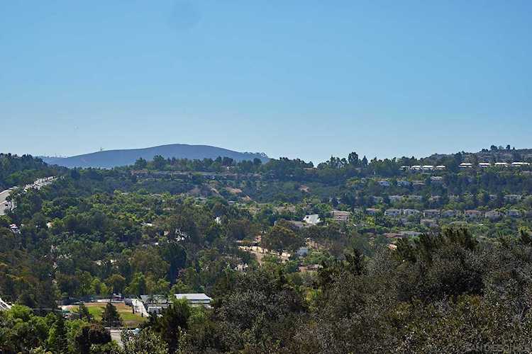 6160 Paseo Tapajos Carlsbad, CA 92009