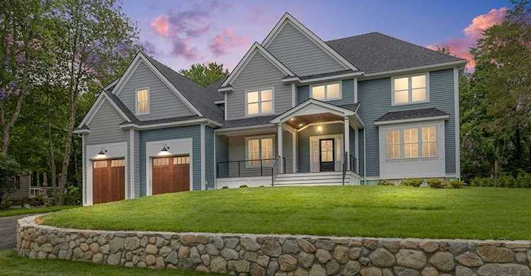 9 Phyllis Ave Burlington, MA 01803