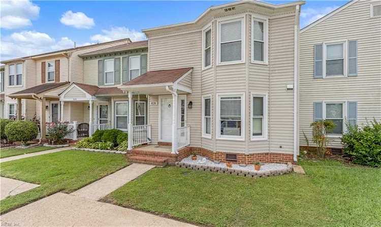 820 Federal Ct Virginia Beach, VA 23462 home for sale, MLS#10456146 - Crescas Real Estate Photo 1