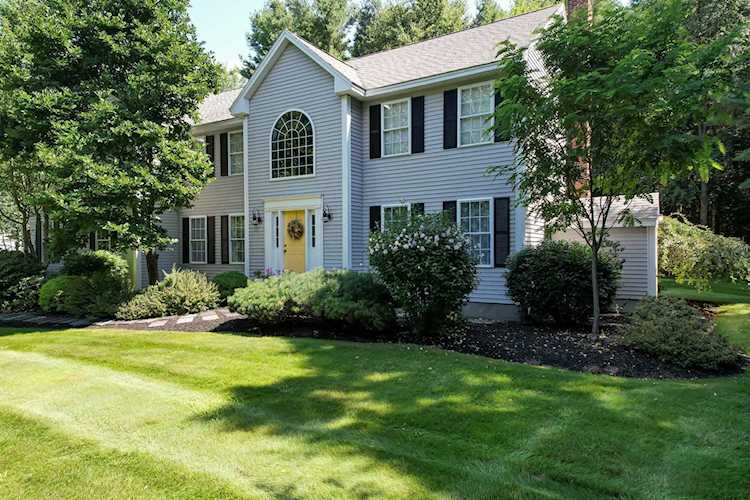 4 Chelsea Dr Bow, NH 03304