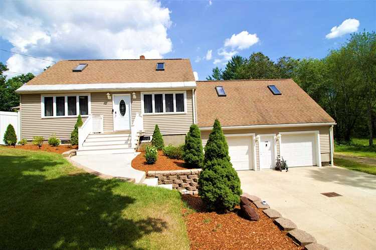 128 Chester Rd Raymond, NH 03077