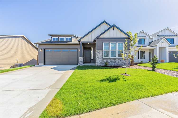 604 Cardinal Ave Winlock, WA 98596
