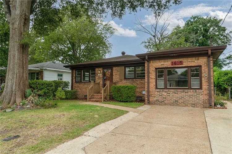 1615 Linden Ave Chesapeake, VA 23325 home for sale, MLS#10456128 - Crescas Real Estate Photo 1