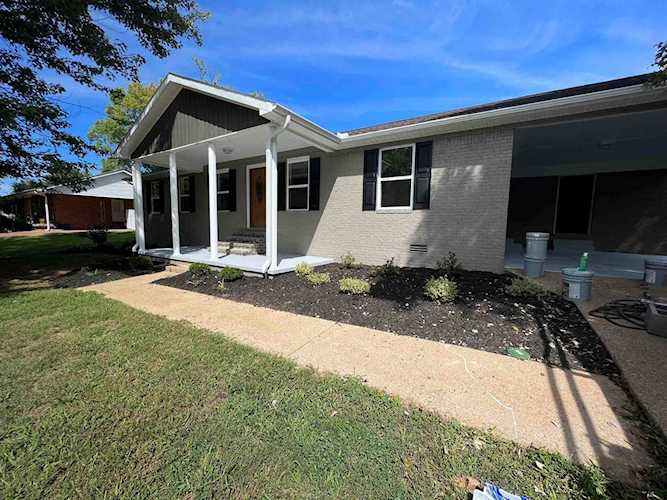 50 Pete Dr Lexington, TN 38351