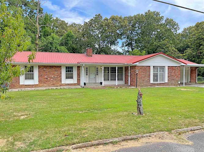 Haltom Real Estate, local REALTORS® Specialize in Selling Homes in Jackson, TN & Surrounding Areas : Madison County, Henderson County, Carroll County, Gibson County, Chester County, Hardeman County, Crockett County Photo 1