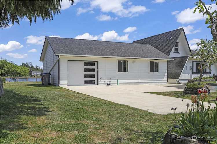 672 Mt Olympus Ave SE Ocean Shores, WA 98569