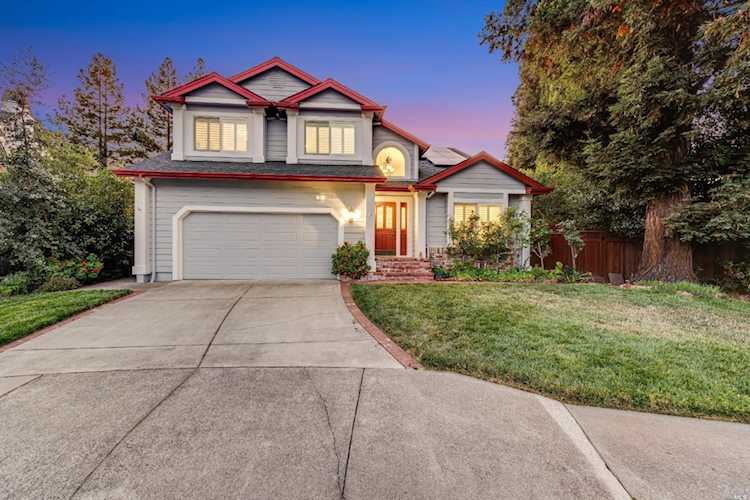 28 Hop Ranch Court Santa Rosa, CA 95403