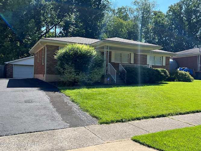 4517 Estate Dr Louisville, KY 40216