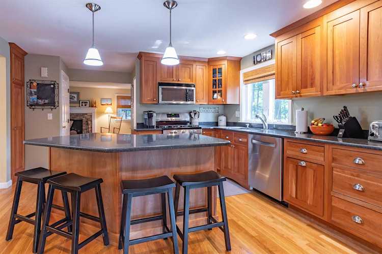 6 Shadwell Rd Nashua, NH 03062