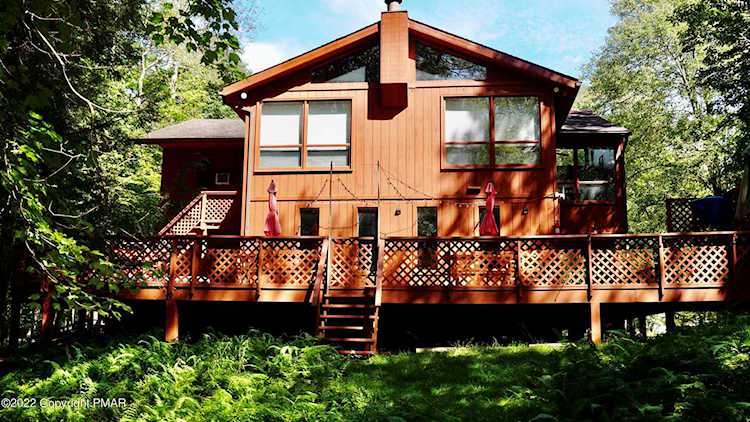 155 S Lehigh River Dr Gouldsboro, PA 18424