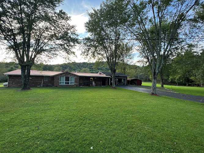121 Wahoo Rd Mt. Nebo, WV 26679