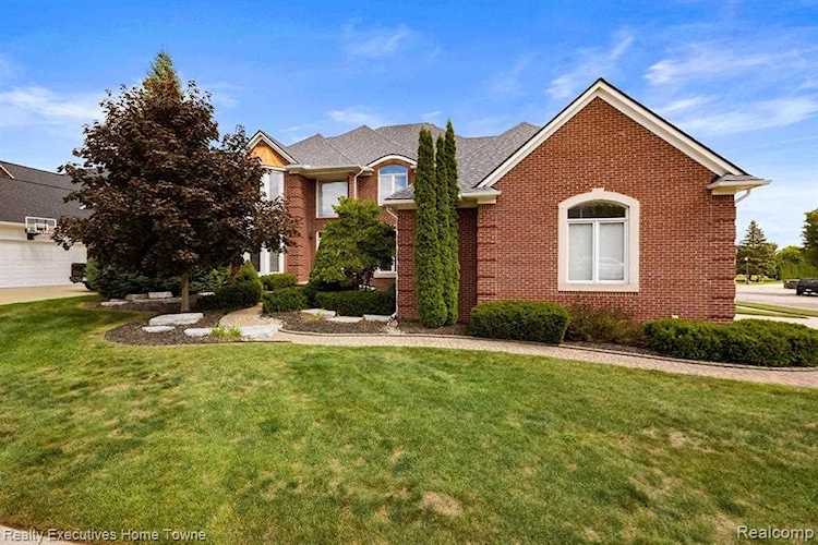 56524 Summit Shelby Twp, MI 48316
