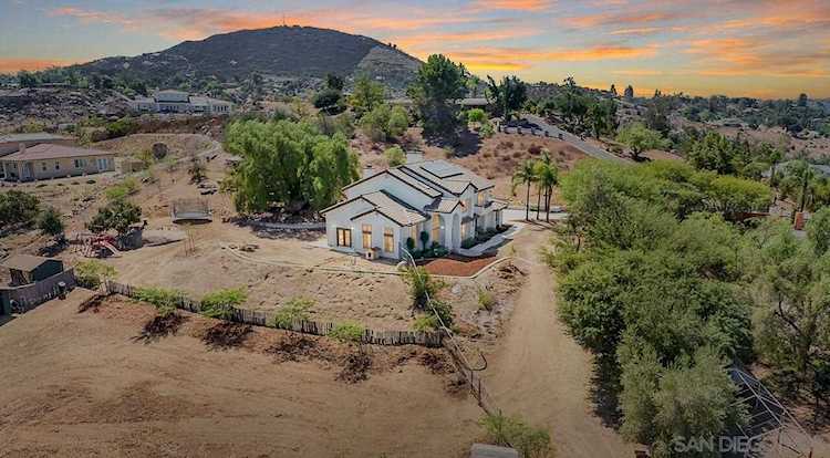 30077 Alta Mira Ln Valley Center, CA 92082