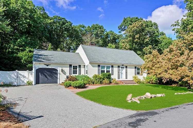 23 Mckenney Cir Andover, MA 01810