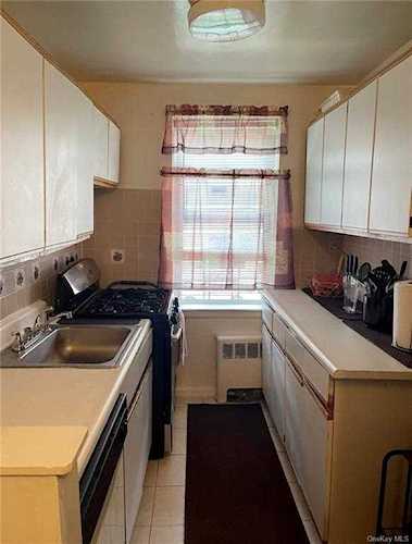 160 Ravine Ave #1D Yonkers, NY 10701