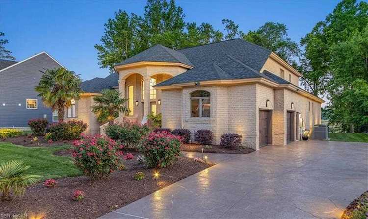 5028 Riverfront Dr Suffolk, VA 23434