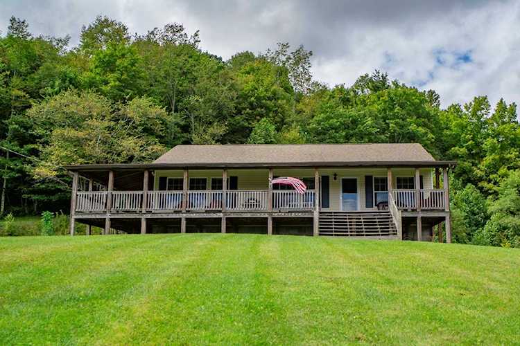 44416 Midland Trl Rainelle, WV 25962