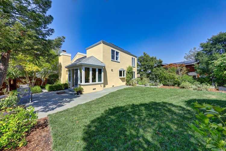 59 Meadowood Drive Larkspur, CA 94939