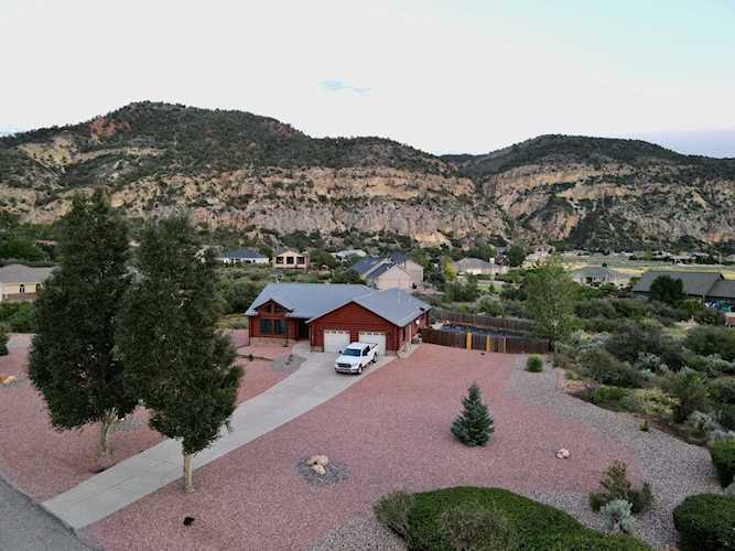 833 Wipishani LN New Harmony, UT 84757
