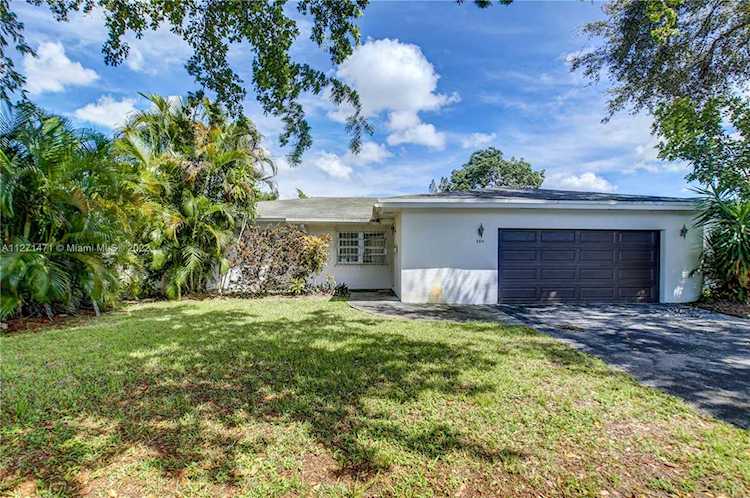5015 Mckinley St Hollywood, FL 33021