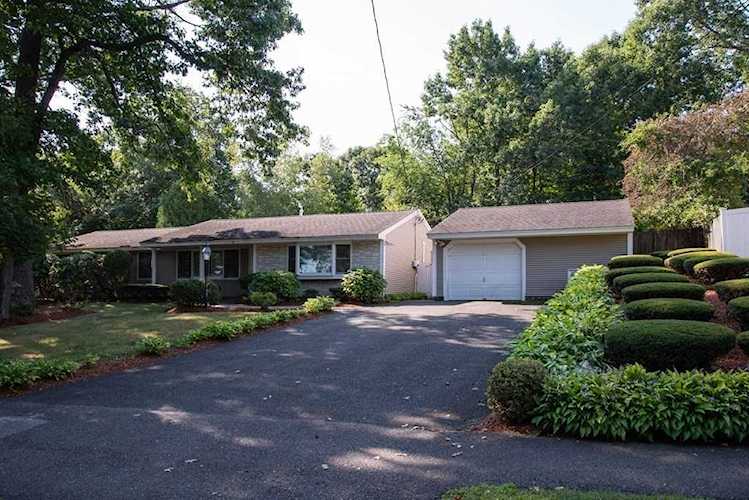 3 Scott Dr Peabody, MA 01960