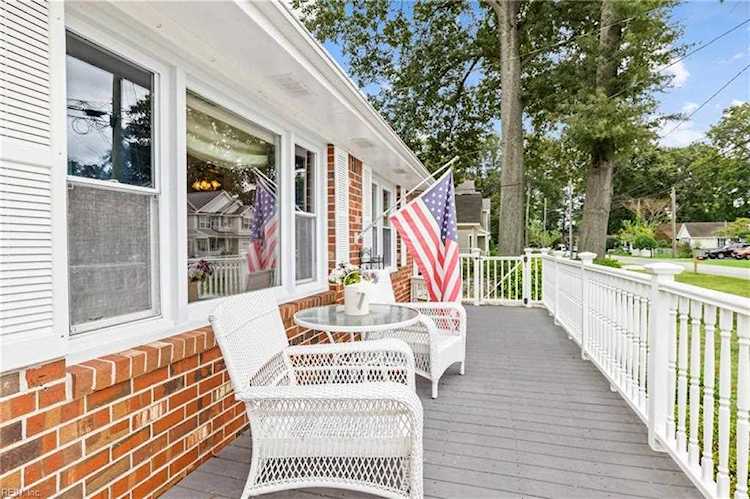 2020 Lockard Ave Chesapeake, VA 23320 home for sale, MLS#10456638 - Crescas Real Estate Photo 1
