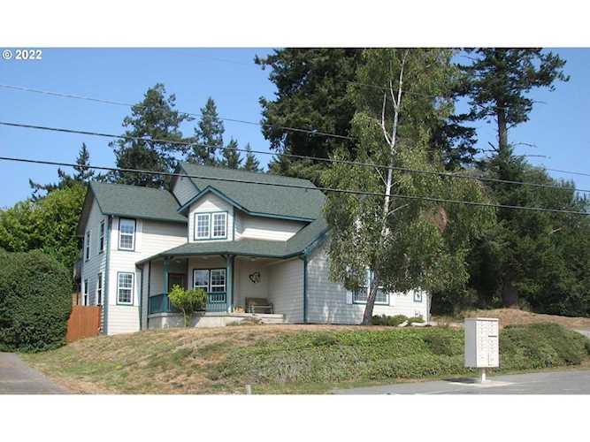 600 Hassett Brookings, OR 97415