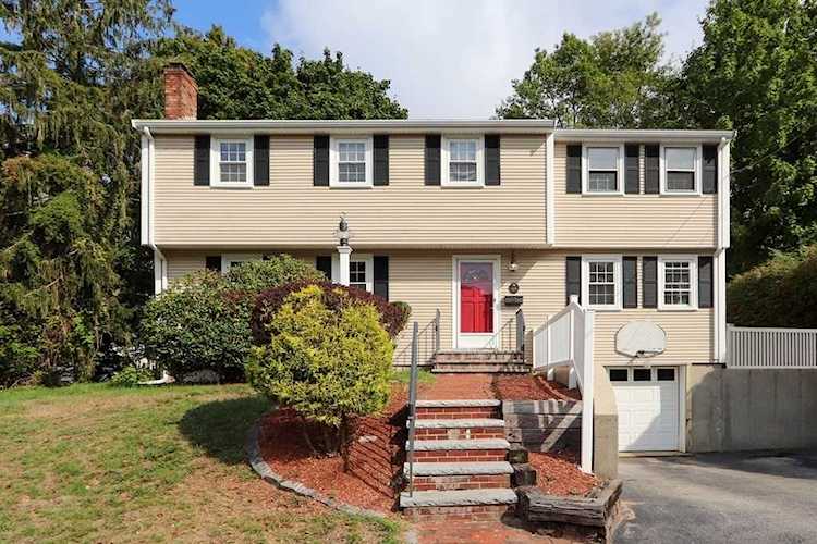 49 Roberts Dr Weymouth, MA 02190