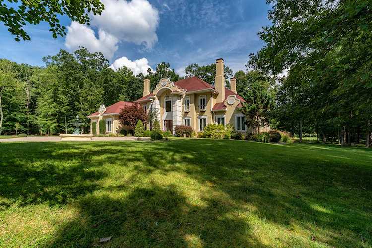 1040 Lake Dr Daniels, WV 25832