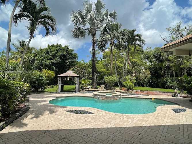 6135 NW 88th Ave Parkland, FL 33067