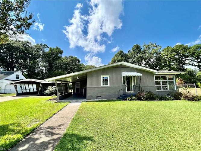 912 Oklahoma Dr Chesapeake, VA 23323