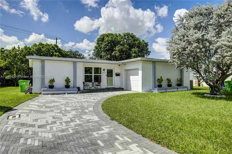 8201 NW 22nd Ct Sunrise, FL 33322