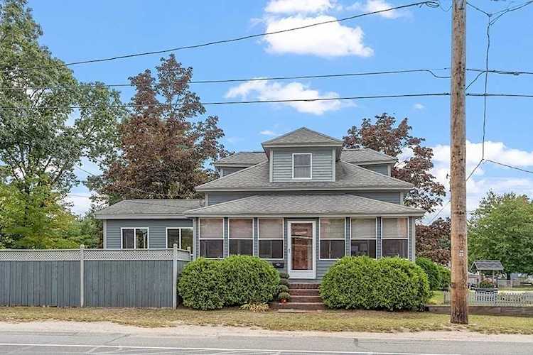 317 Woburn St Lowell, MA 01852