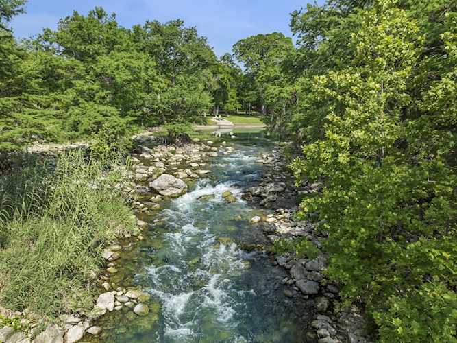 1242 Ervendberg Ave Out Of Area, TX 78130
