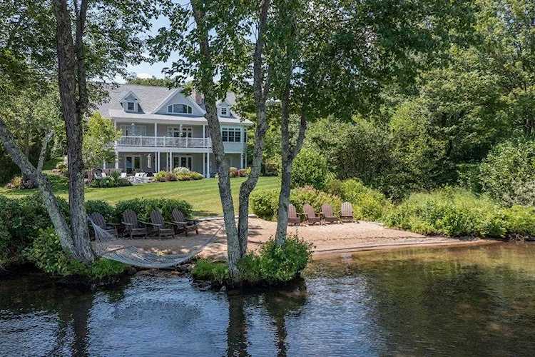 14 Dew Point Ln Center Harbor, NH 03226